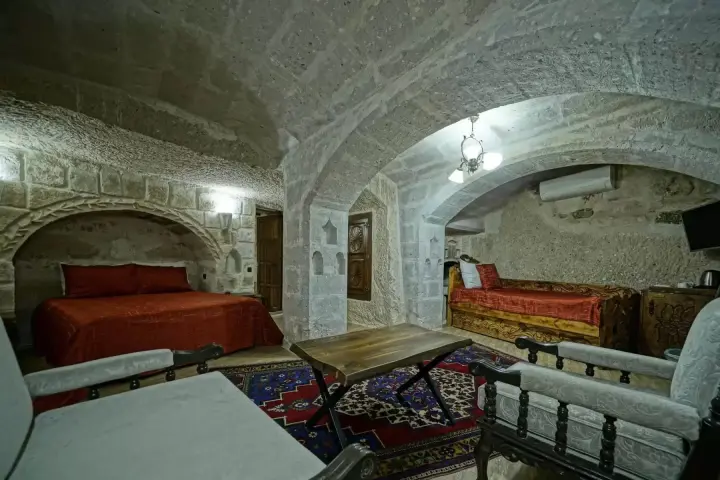 Holiday Cave Hotel